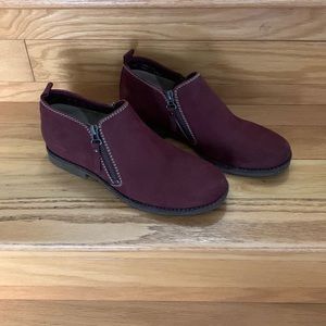 Hush Puppies Mazin Cayto Wine Nubuck Booties